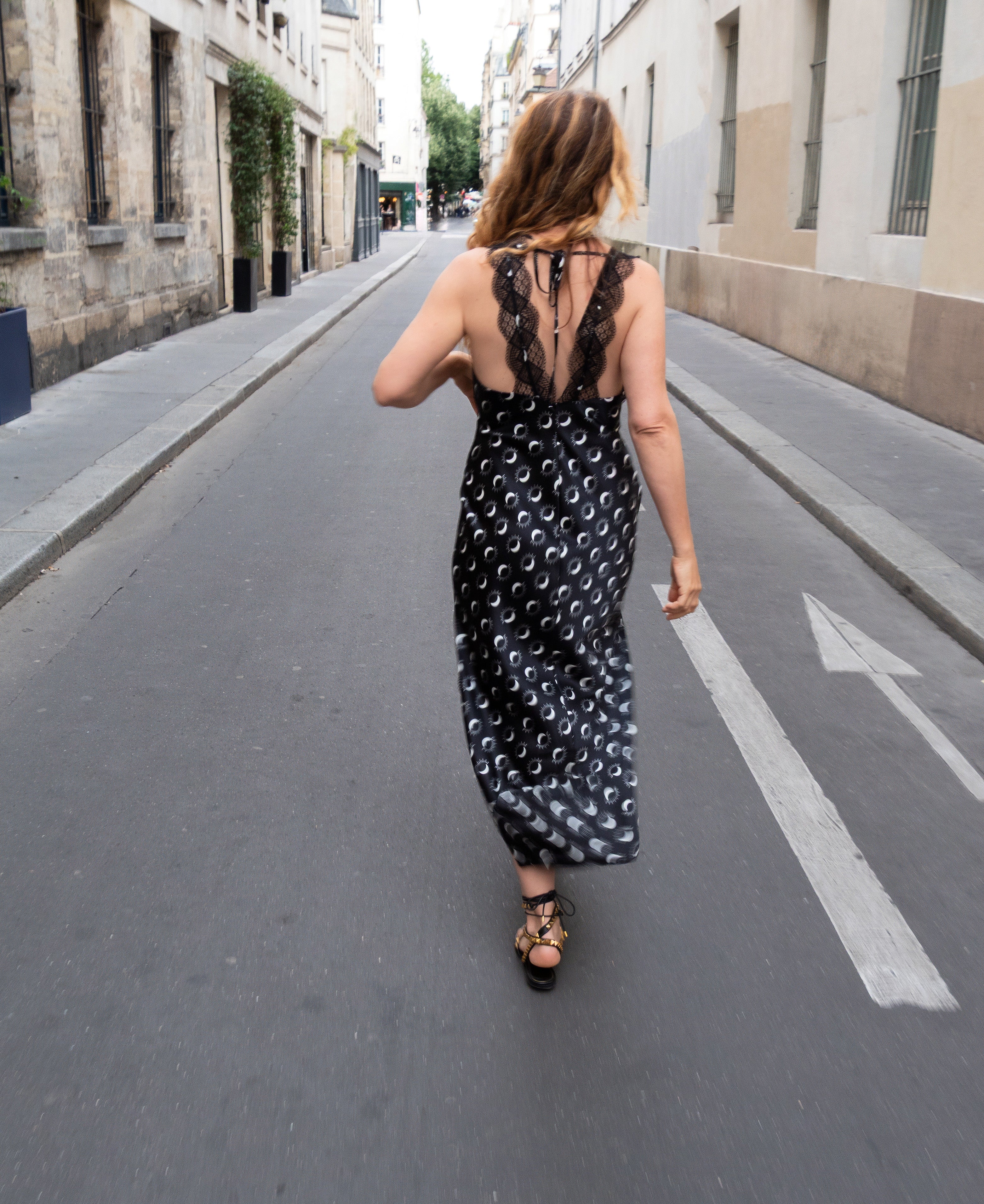 walking2_61ce338f-2b02-4803-a742-3904b78397f0.jpg